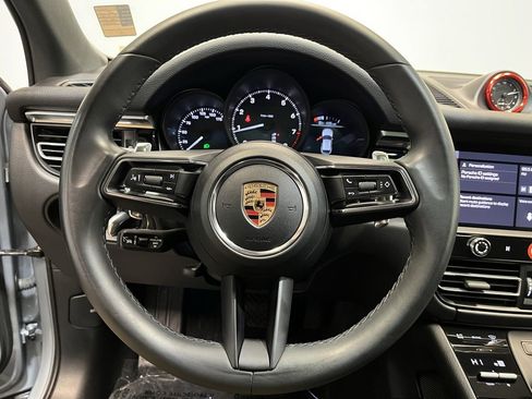 Used 2023 Porsche Macan image 6