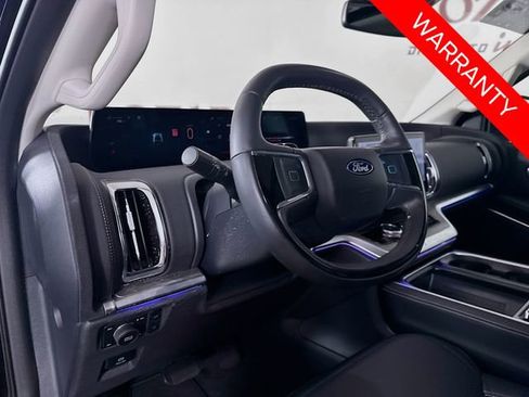 Certified 2025 Ford Expedition Max Platinum image 9