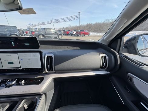 New 2026 Ford Expedition Active image 27