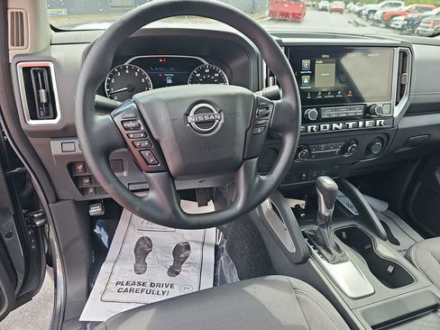 Used 2025 Nissan Frontier SV RWD image 20