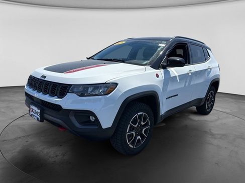 Used 2025 Jeep Compass Trailhawk AWD/4WD image 20