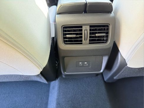 Certified 2023 Nissan Rogue SV FWD image 32
