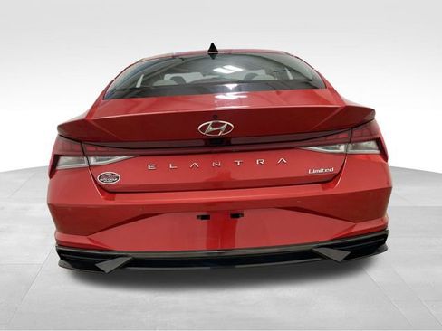 Used 2022 Hyundai Elantra Limited image 3