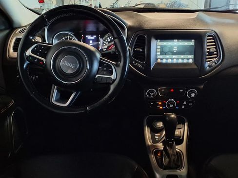 Used 2020 Jeep Compass Latitude w/ Cold Weather Group AWD/4WD image 16