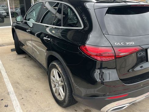 Used 2023 Mercedes-Benz GLC 300 4MATIC image 4