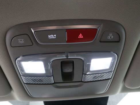 Used 2025 Kia Telluride S FWD image 33