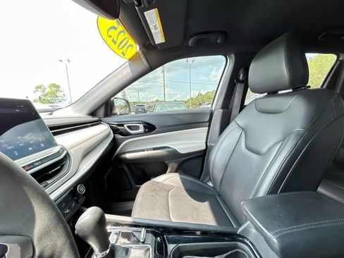 Used 2025 Jeep Compass Limited AWD/4WD image 46