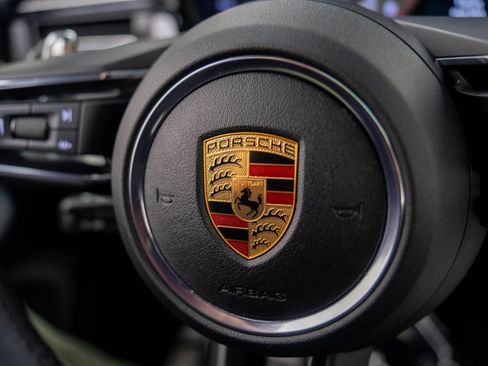 Certified 2022 Porsche Macan S image 22