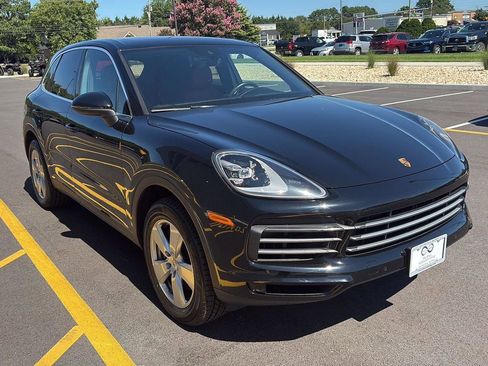 Used 2022 Porsche Cayenne image 2