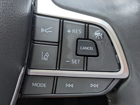 Used 2023 Toyota Highlander XSE AWD/4WD image 25