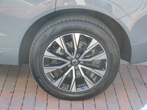 Used 2023 Volvo XC60 B5 Core w/ Climate Package image 5