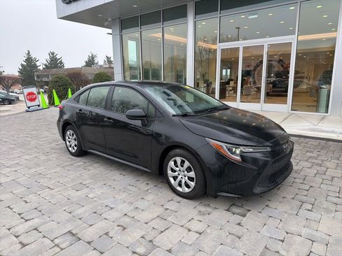 Used 2022 Toyota Corolla LE image 4