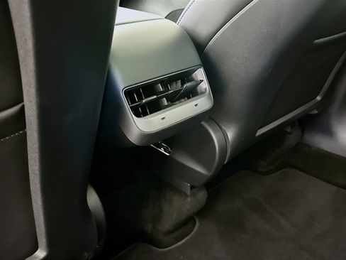 Used 2023 Tesla Model Y Long Range AWD/4WD image 27