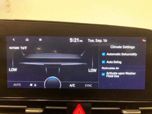 Used 2023 Hyundai Elantra SEL w/ Convenience Package image 28