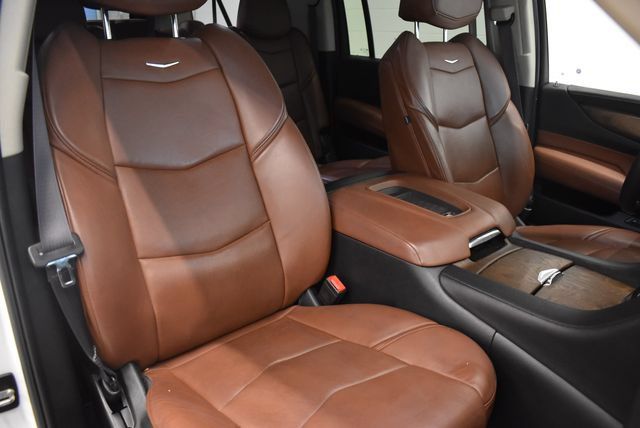Used 2017 Cadillac Escalade ESV Premium Luxury AWD/4WD image 6