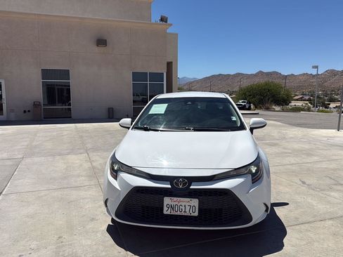 Used 2022 Toyota Corolla LE FWD image 2
