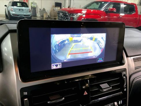 Used 2022 Lexus GX 460 Premium w/ Accessory Package image 26