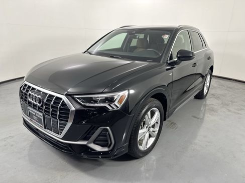 Used 2022 Audi Q3 2.0T Premium Plus w/ Premium Plus Package AWD/4WD image 23