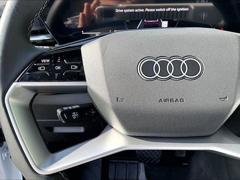 Used 2025 Audi Q5 Premium w/ Convenience Package image 11