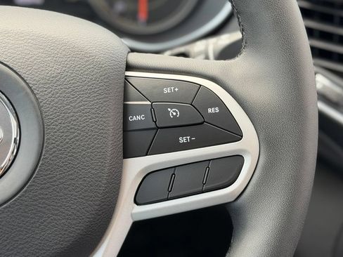 Used 2022 Jeep Cherokee Latitude w/ Sun & Sound Group AWD/4WD image 9