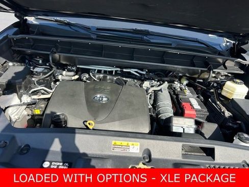 Used 2022 Toyota Highlander XLE image 11