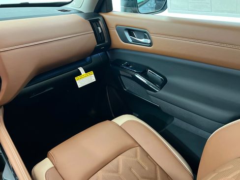 New 2026 Nissan Pathfinder Platinum image 10