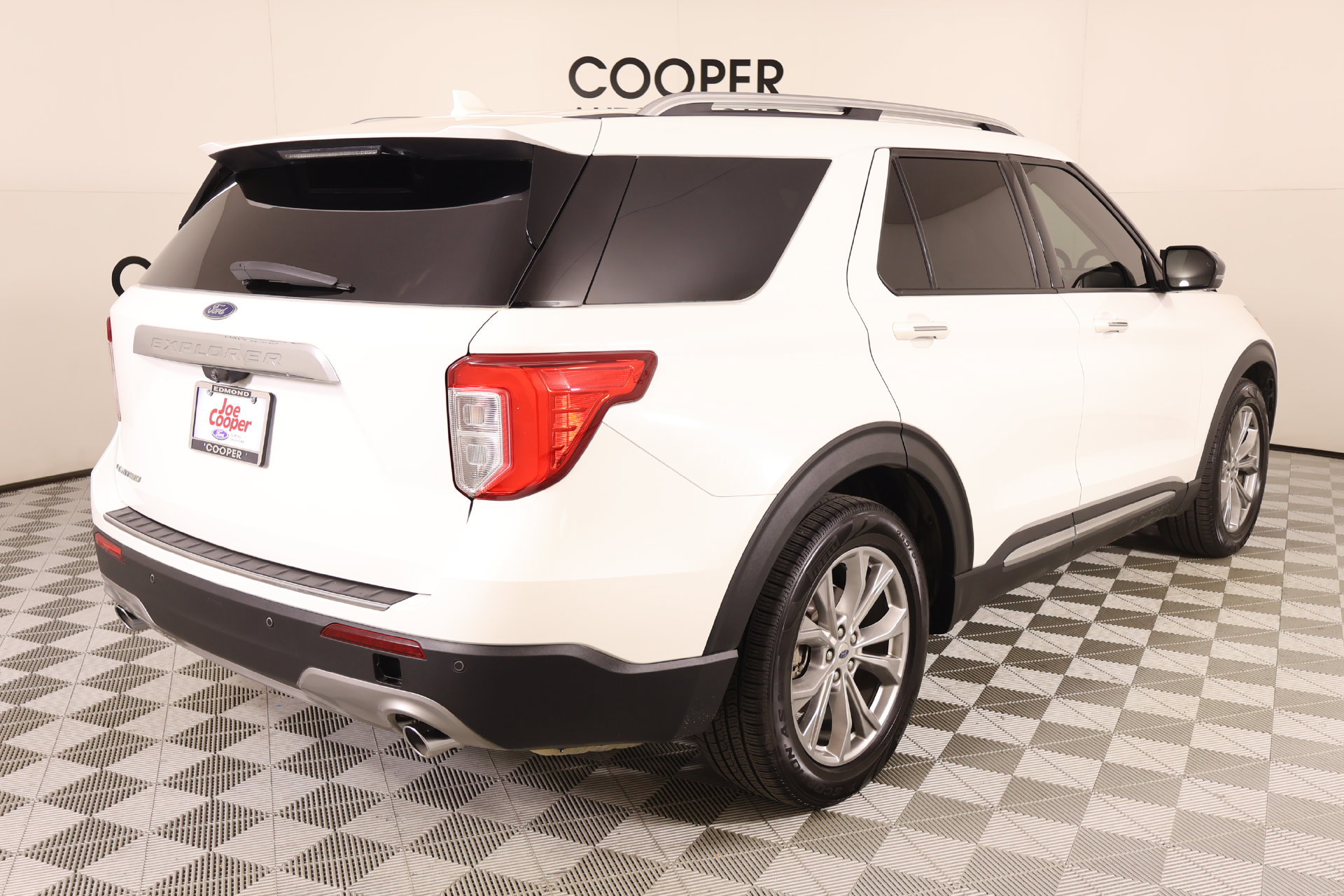 Used 2022 Ford Explorer Limited w/ Equipment Group 301A RWD image 23
