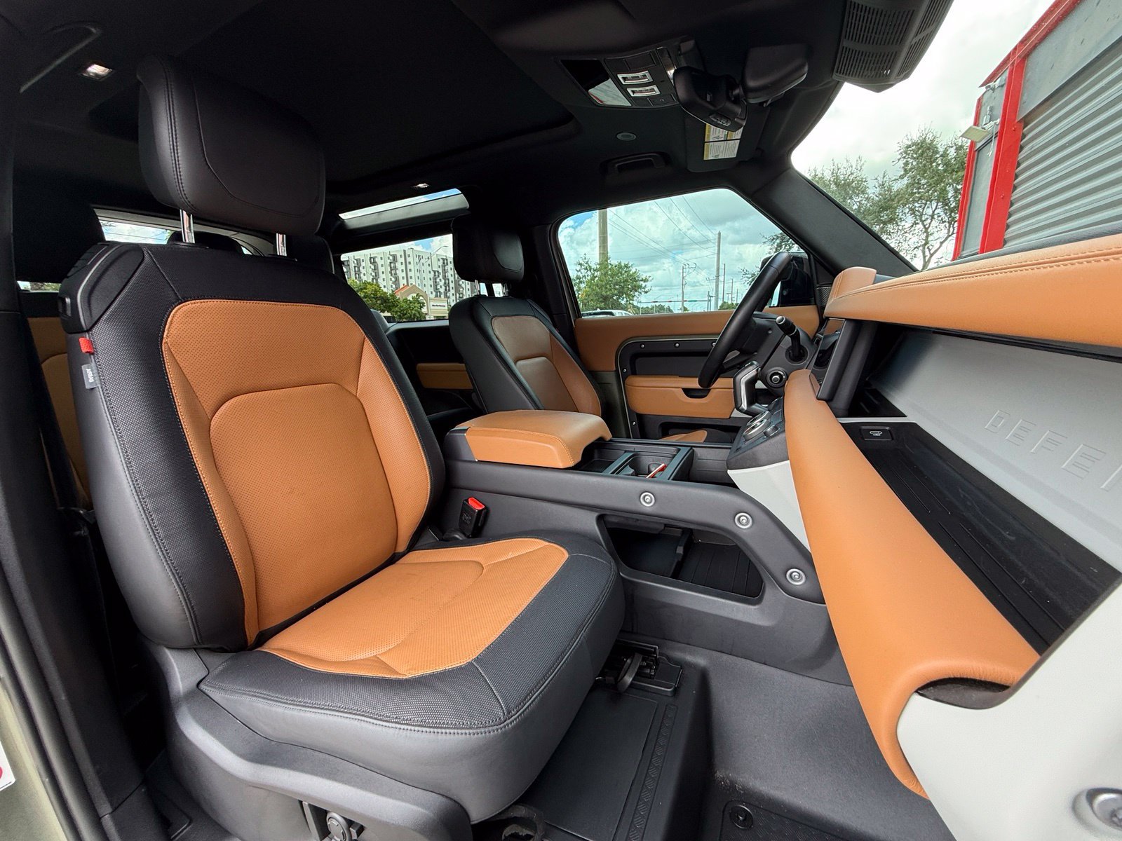 Used 2024 Land Rover Defender 90 X-Dynamic SE AWD/4WD image 34