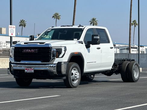 New 2026 GMC Sierra 3500 Pro w/ Convenience Package RWD image 8