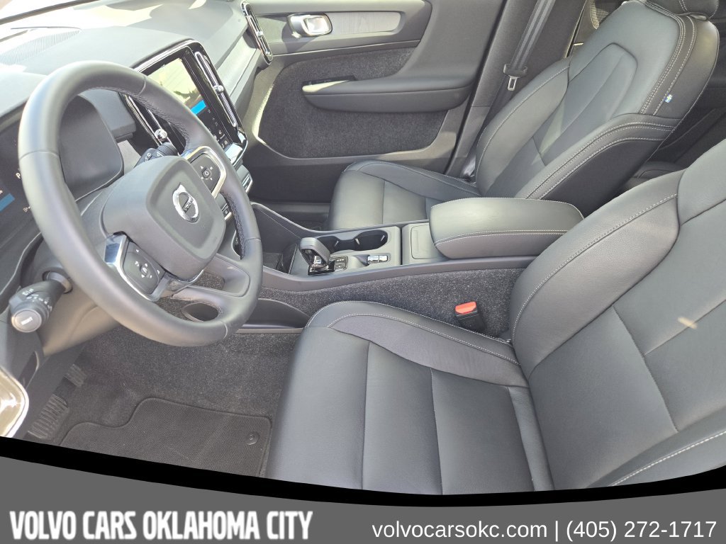 Certified 2025 Volvo XC40 B5 Core AWD/4WD image 14