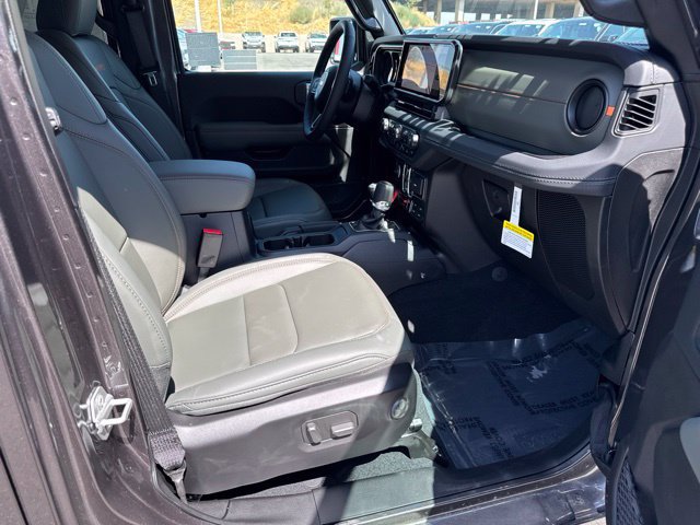 New 2026 Jeep Gladiator Mojave w/ Safety Group AWD/4WD image 25