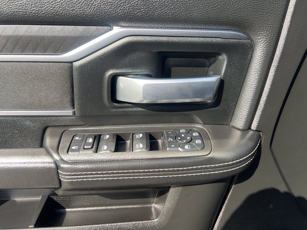 Used 2025 RAM 2500 Big Horn AWD/4WD image 35