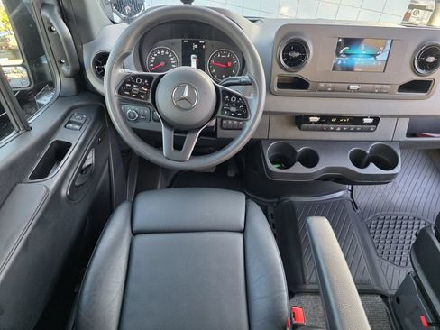 Used 2021 Mercedes-Benz Sprinter 2500 image 28