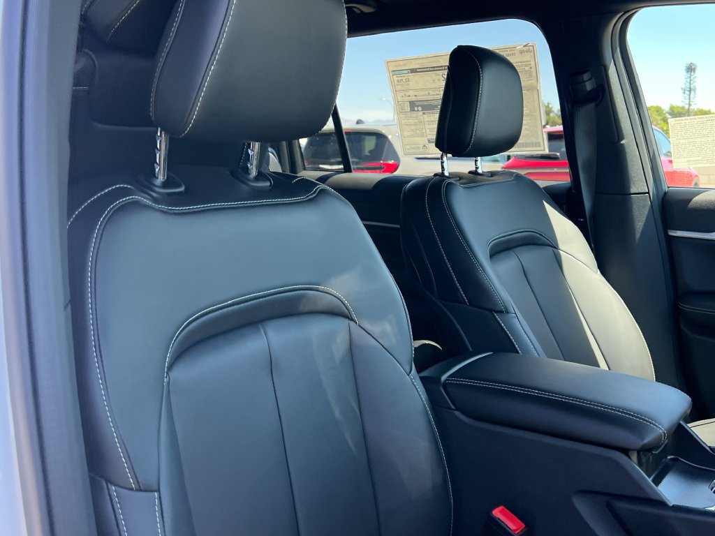New 2026 Jeep Grand Cherokee L Limited w/ Limited Altitude Package AWD/4WD image 12