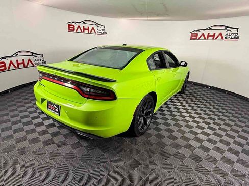 Used 2019 Dodge Charger SXT w/ Blacktop Package RWD image 9