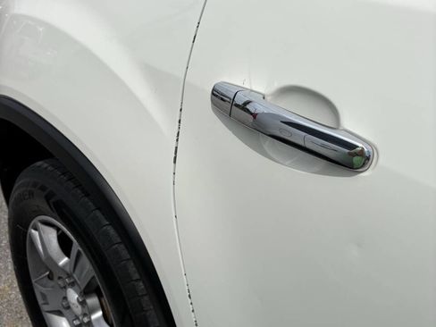 Used 2010 GMC Acadia SLE image 29