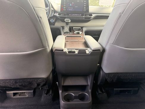 Used 2024 Toyota Sienna XLE image 17