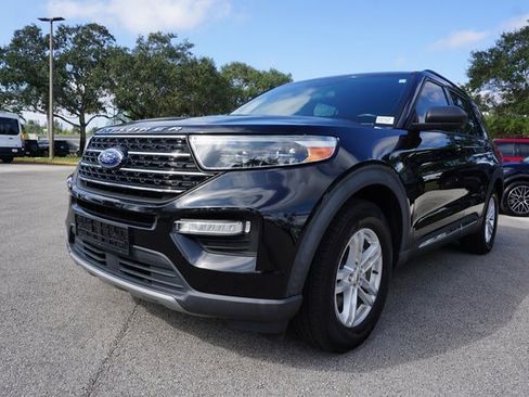 Used 2020 Ford Explorer XLT w/ Equipment Group 202A image 9