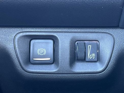 Used 2023 GMC Acadia SLT image 13