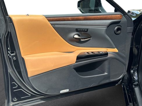 Used 2025 Lexus ES 350 w/ Premium Package FWD image 18