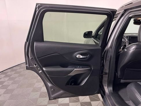 Used 2019 Jeep Cherokee Limited AWD/4WD image 33