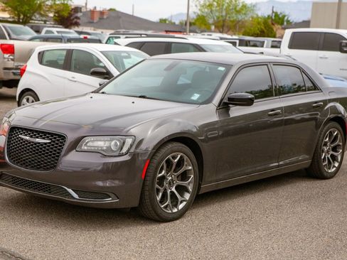 Used 2018 Chrysler 300 Touring w/ Sport Appearance Package RWD image 9