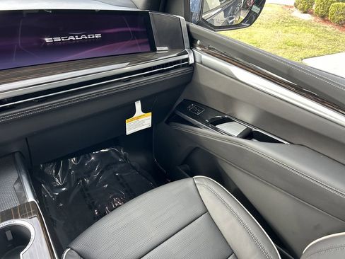 New 2026 Cadillac Escalade Luxury w/ Touring Package image 16