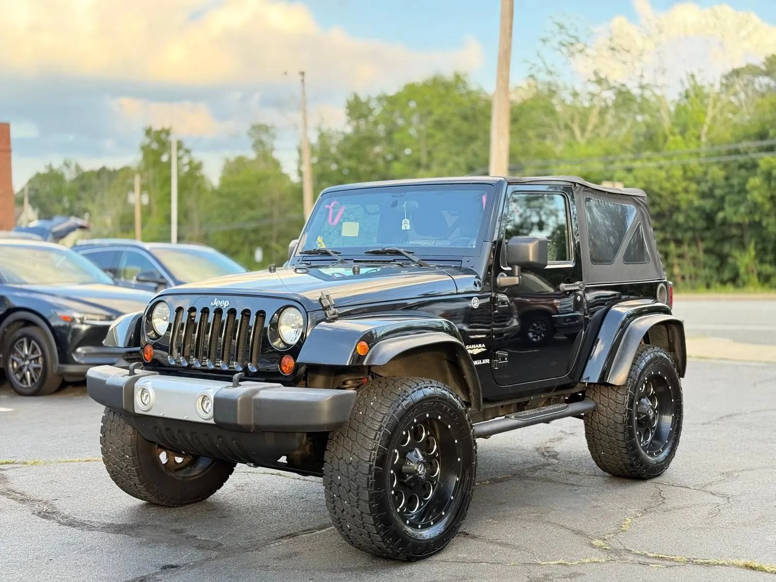 Used 2011 Jeep Wrangler Sahara w/ Connectivity Group AWD/4WD image 4