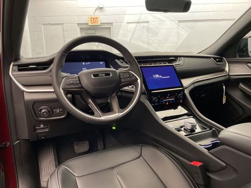 New 2025 Jeep Grand Cherokee Limited image 9