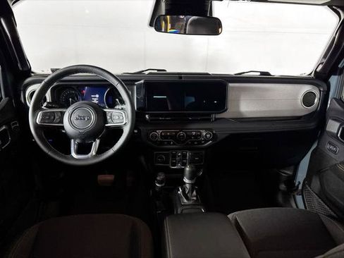 Certified 2025 Jeep Wrangler Unlimited Sahara w/ Safety Group AWD/4WD image 13