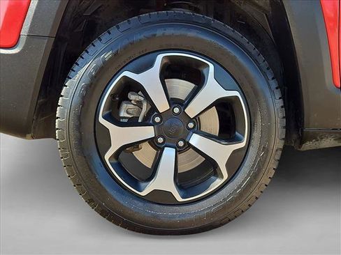 Used 2019 Jeep Renegade Trailhawk w/ UConnect 8.4 Nav Group AWD/4WD image 26