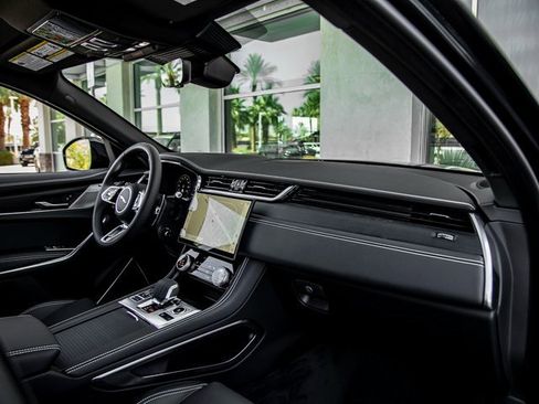 Used 2025 Jaguar F-PACE R-Dynamic S image 27