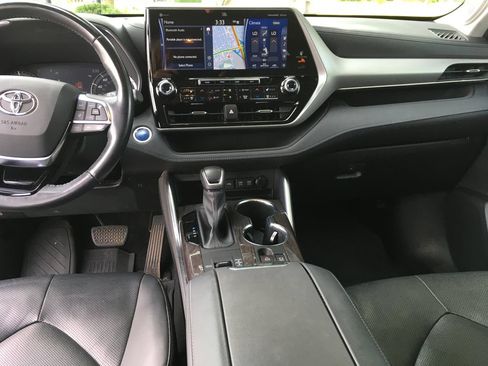 Used 2021 Toyota Highlander Platinum AWD/4WD image 25