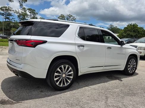 Used 2023 Chevrolet Traverse Premier FWD image 7